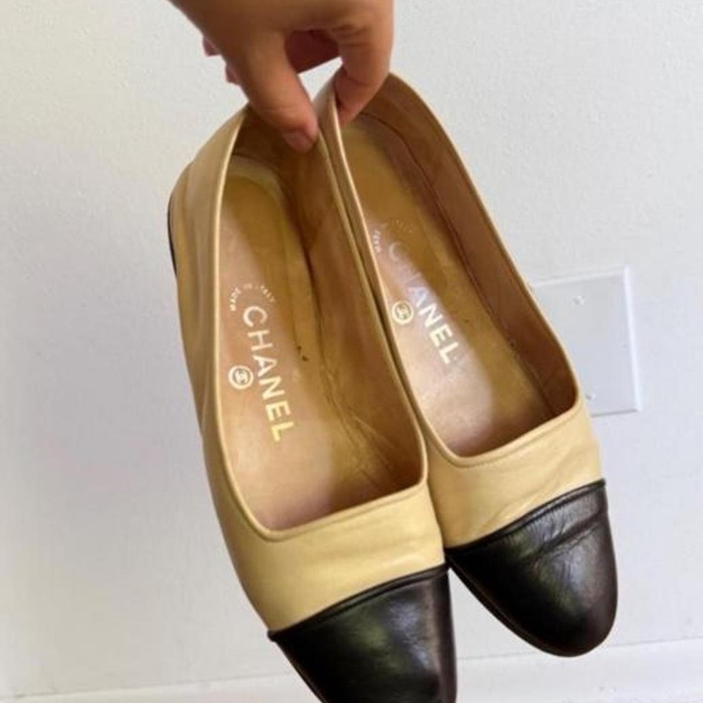 Chanel Vintage Two Tone Leather Ballet Flats Cream Black Cap Toe Italy